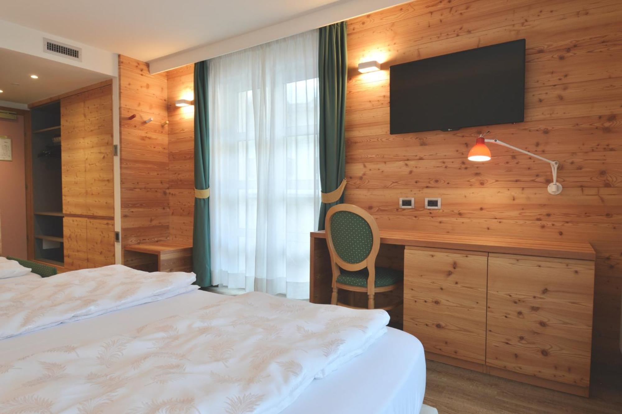 Alpholiday Dolomiti Wellness & Family Hotel Dimaro Habitación foto